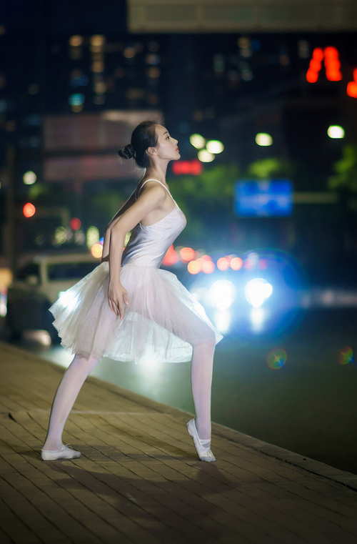 九游-美国队后卫吉梅内斯在巴黎奥运会上表现出色，狼队前锋吉梅内斯